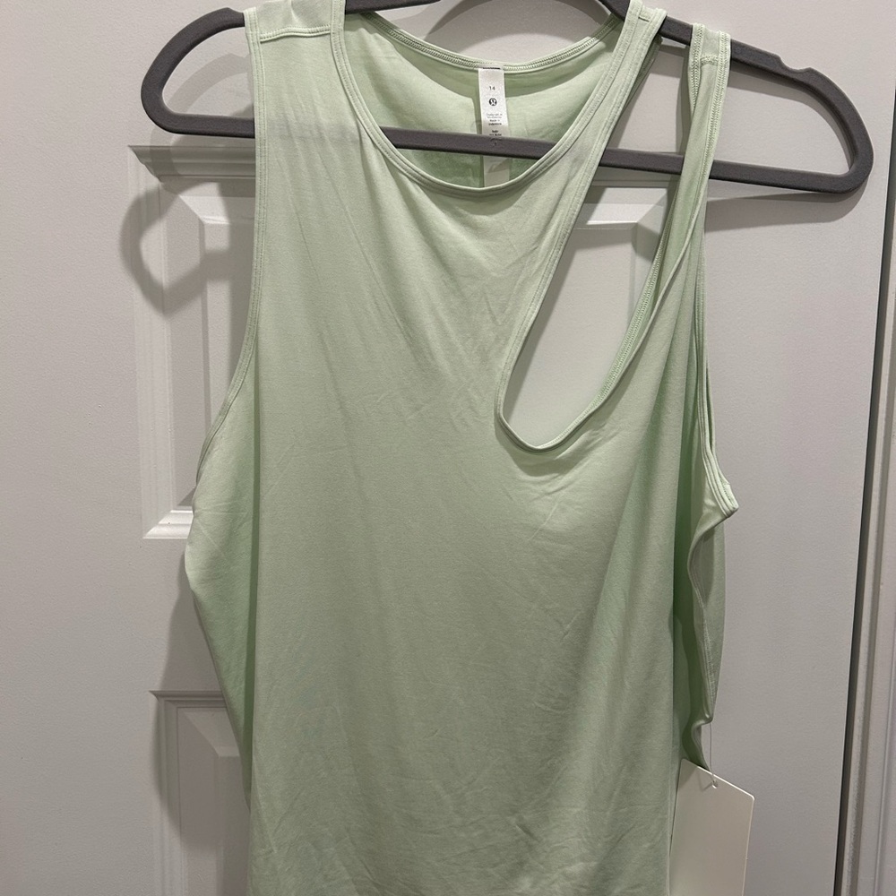 Lululemon Shoulder cut out yoga tank top NWT